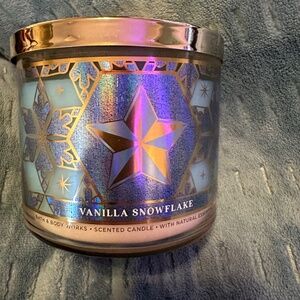 Bath & Body Works Vanilla Snowflake 3-Wick Candle